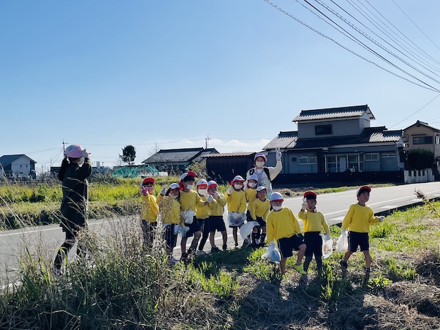 いつも住んでる地域をみんなでゴミ拾い