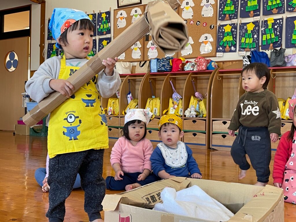 みわっ子達が元気にお餅をつきました